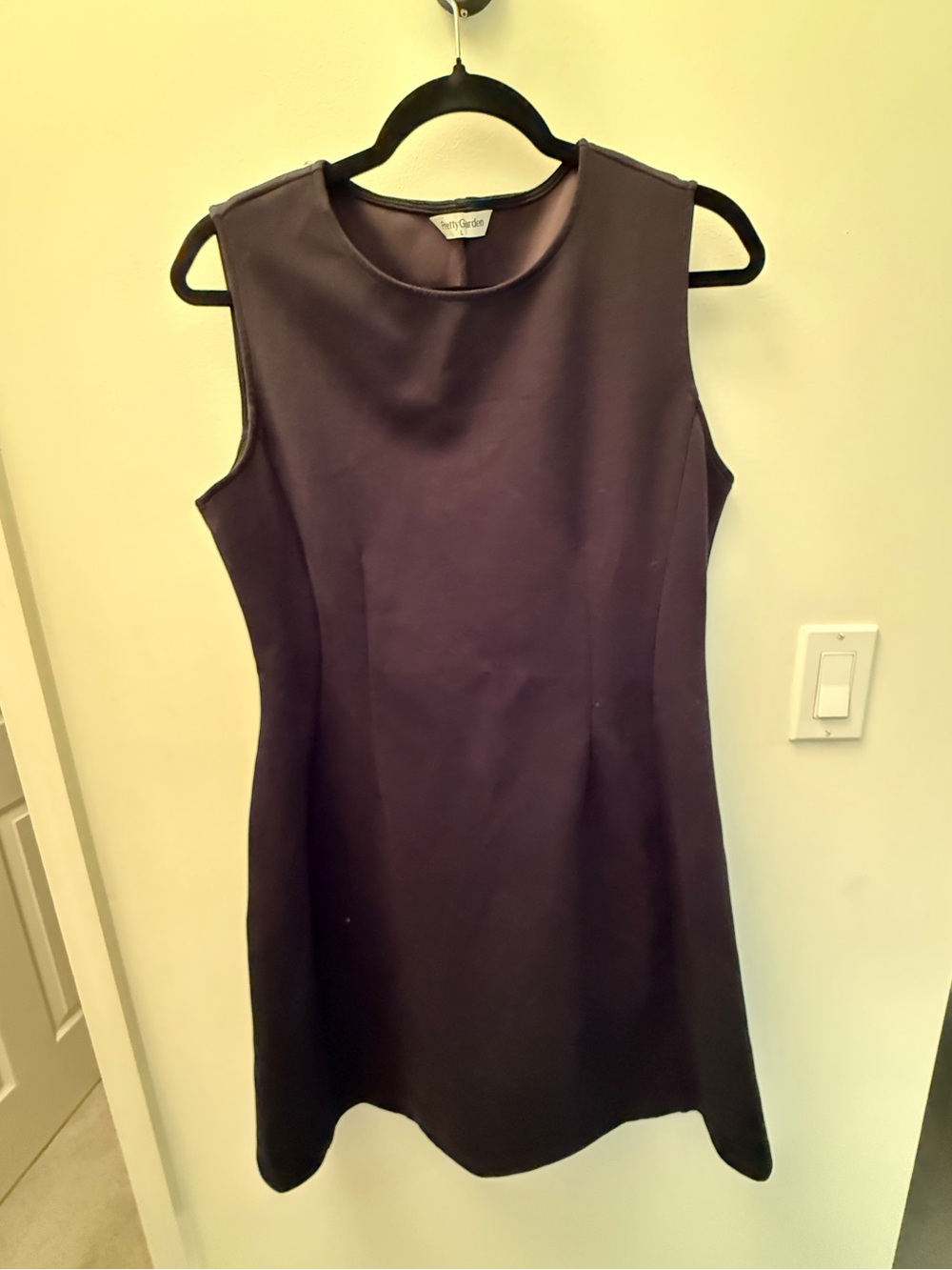 Sleeveless Mini Shift Dress in black